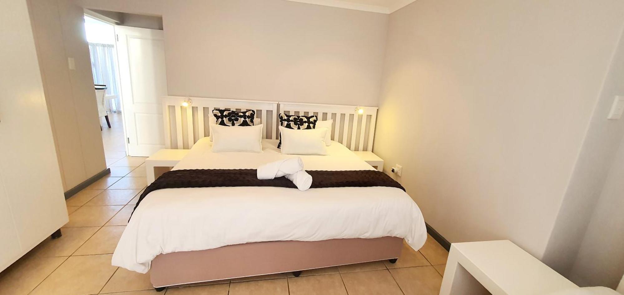 Point Village Hotel And Self Catering Мозел Бей Екстериор снимка