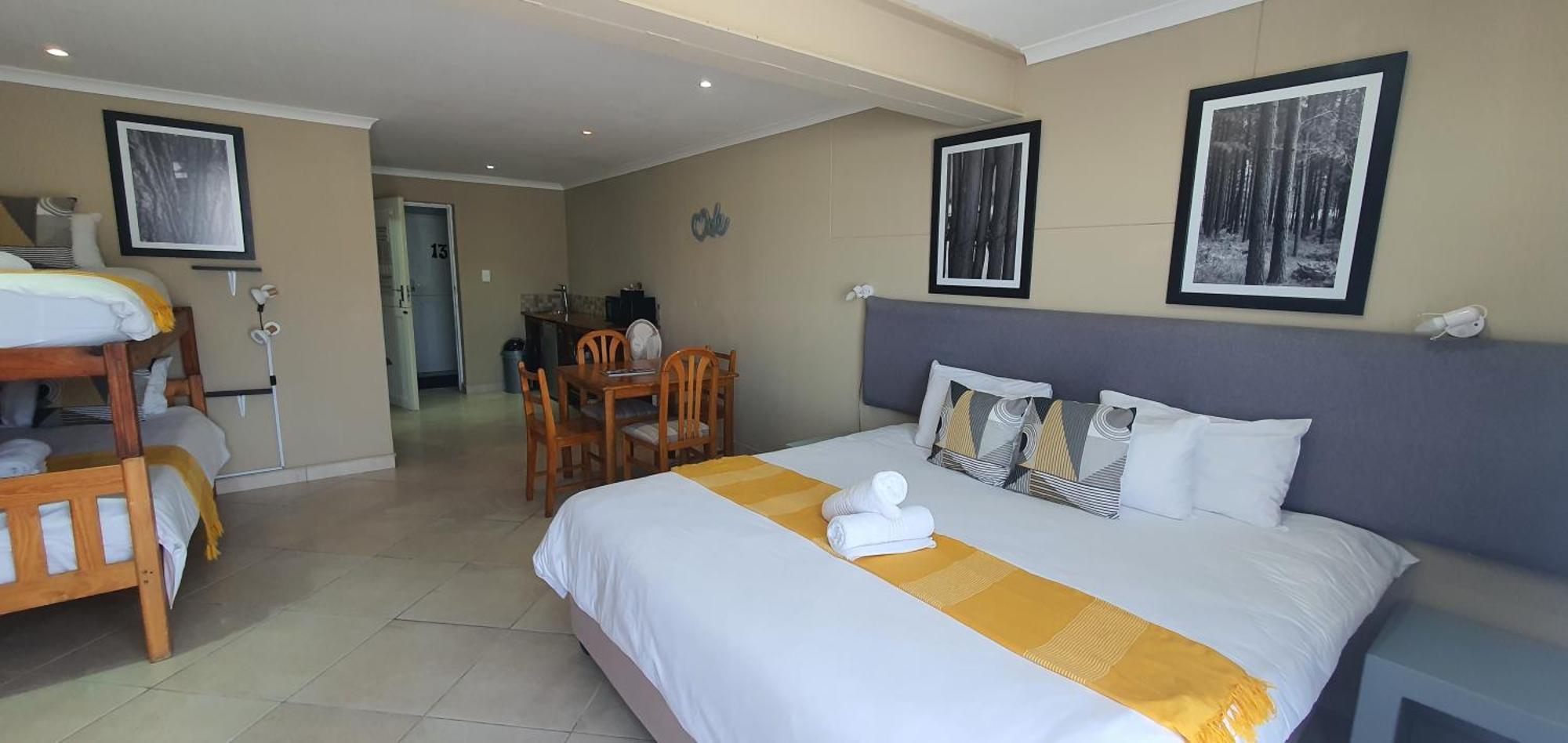 Point Village Hotel And Self Catering Мозел Бей Екстериор снимка