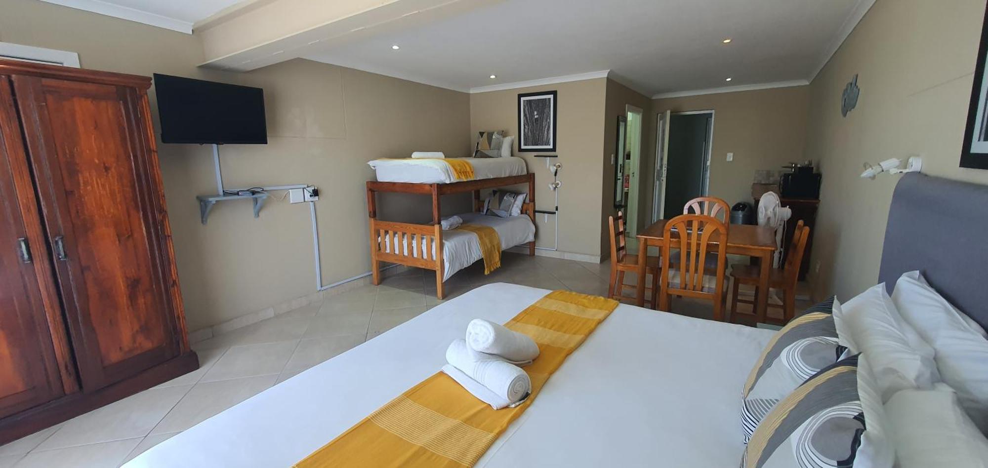 Point Village Hotel And Self Catering Мозел Бей Екстериор снимка