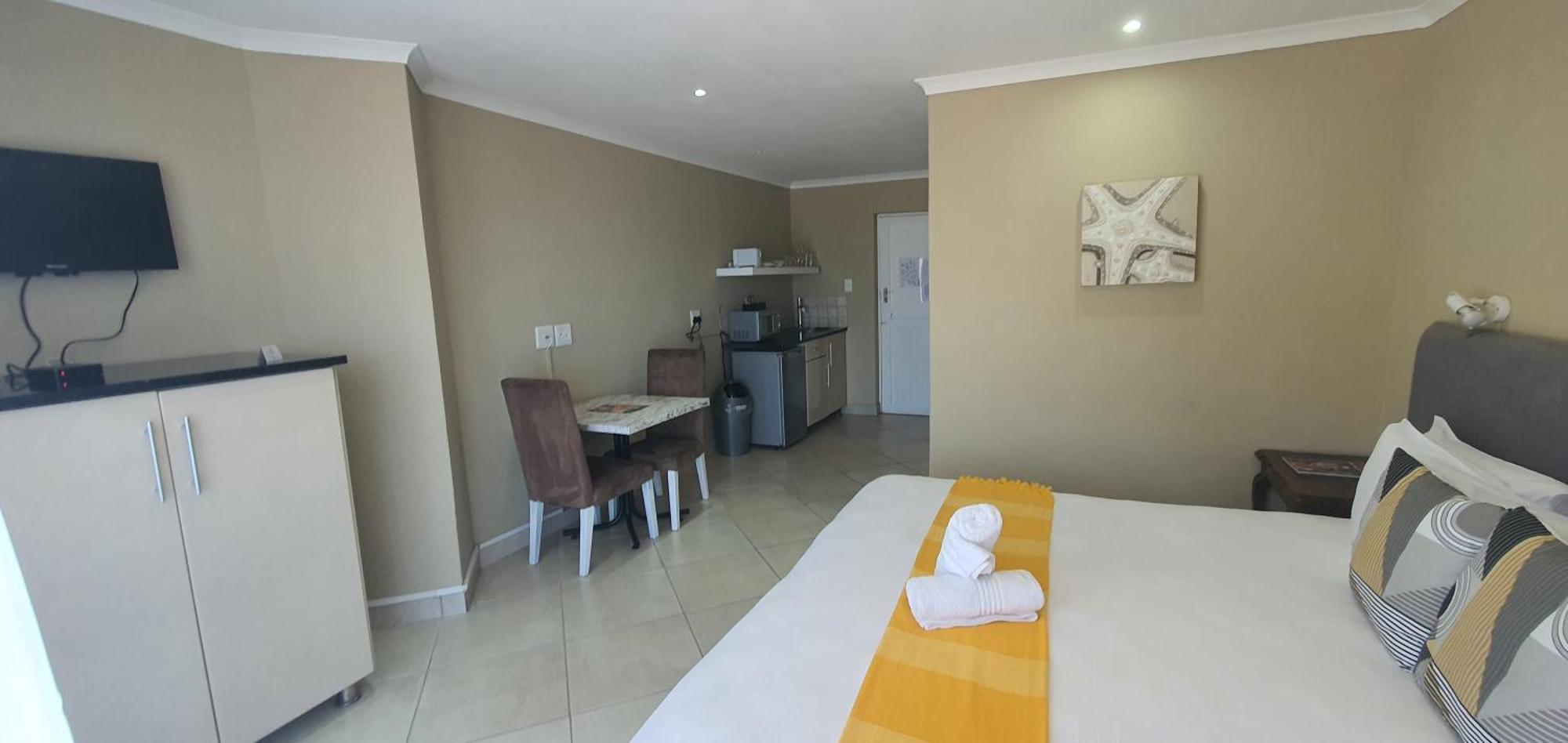 Point Village Hotel And Self Catering Мозел Бей Екстериор снимка