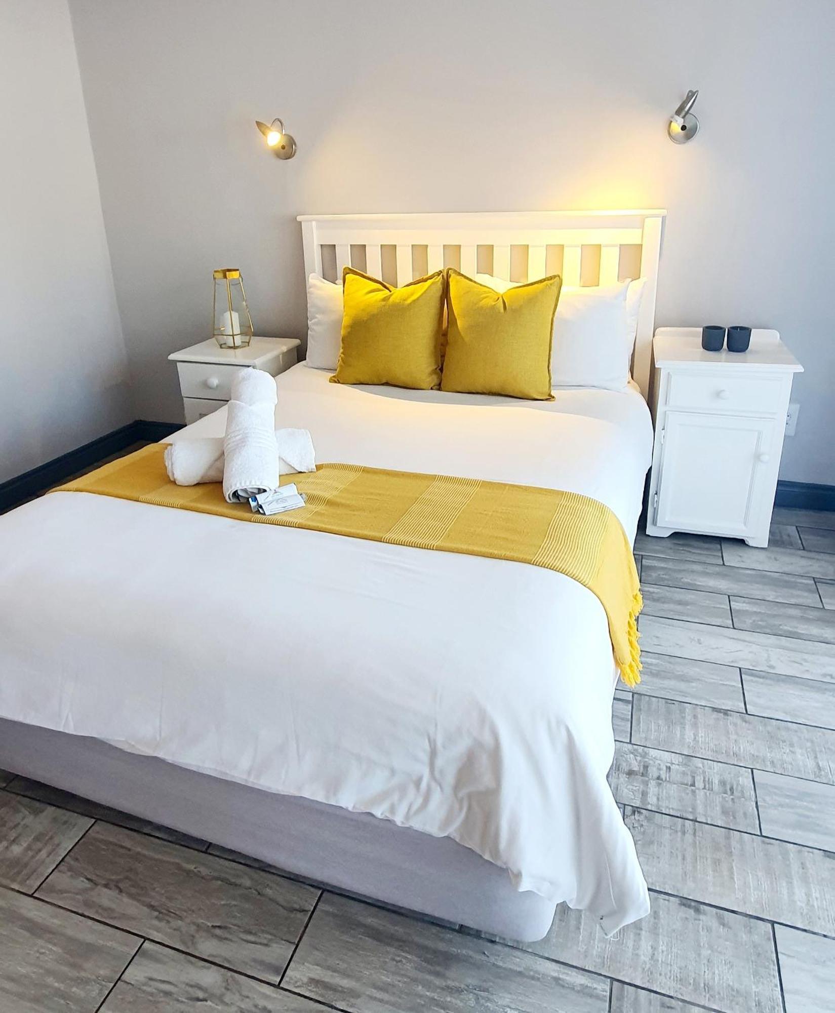 Point Village Hotel And Self Catering Мозел Бей Екстериор снимка