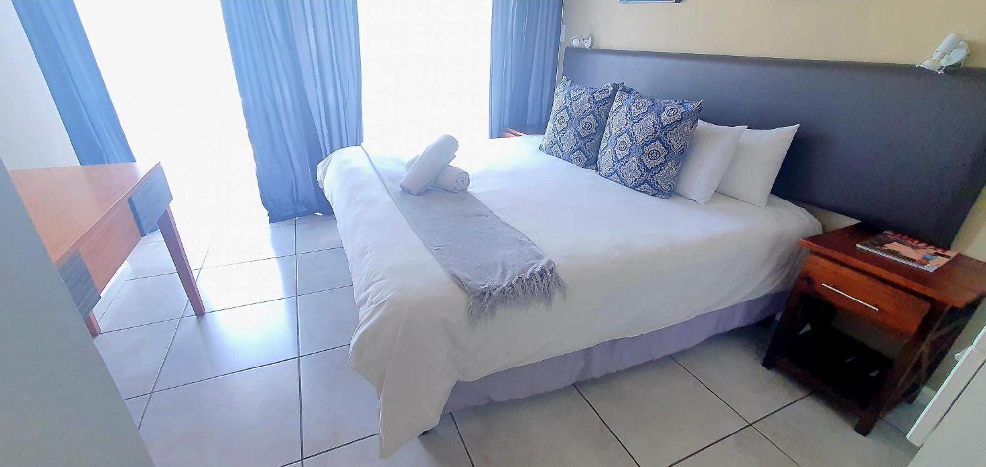 Point Village Hotel And Self Catering Мозел Бей Екстериор снимка