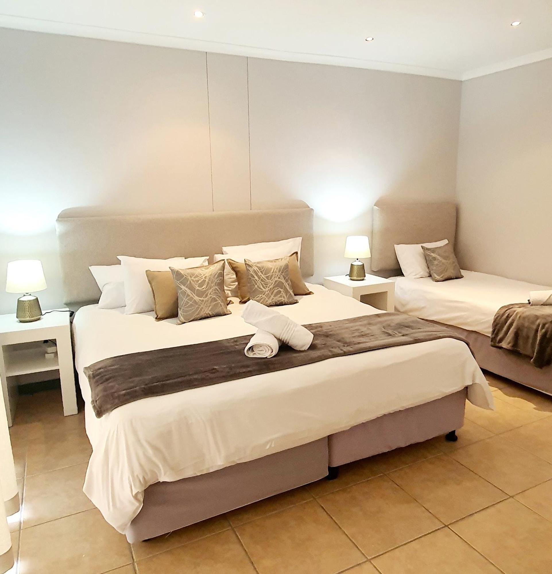Point Village Hotel And Self Catering Мозел Бей Екстериор снимка