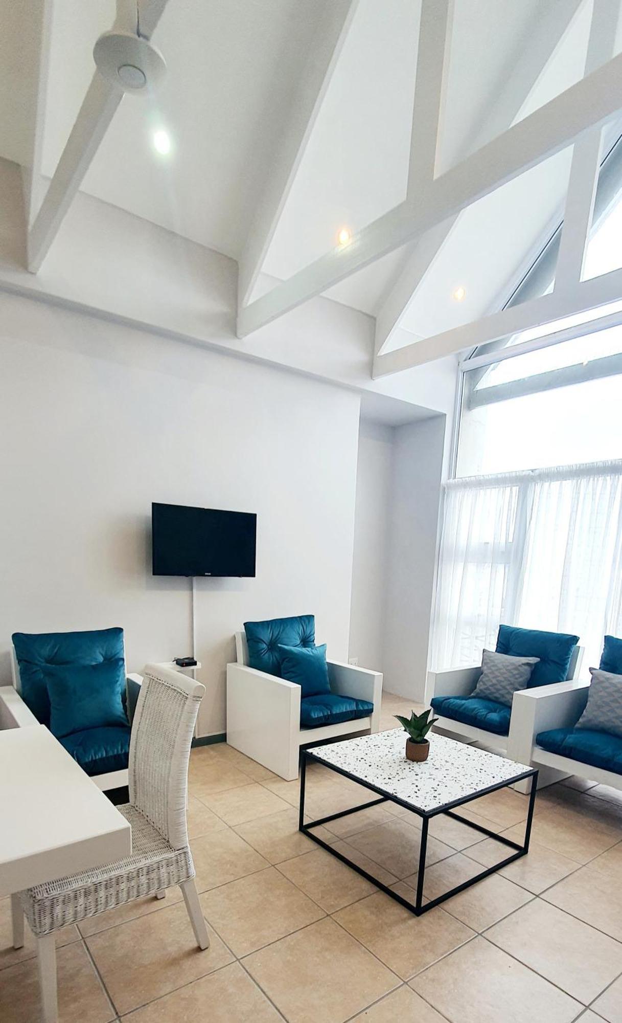 Point Village Hotel And Self Catering Мозел Бей Екстериор снимка